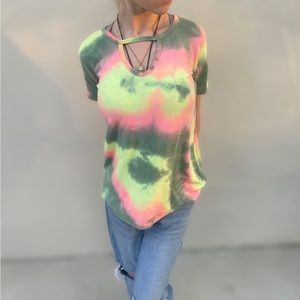 Rainbow tie dye keyhole tee